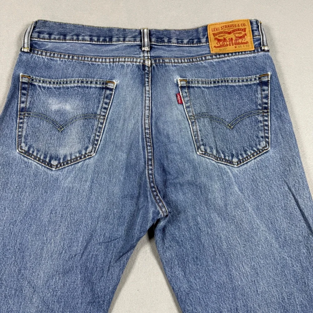 Levis Straight Leg Jeans Mens 35x32 Medium Wash Blue Denim Casual Pants